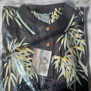 Kaylua Bay Resort Wear tropical button-up shirt featuring a classic Hawaiian-ins